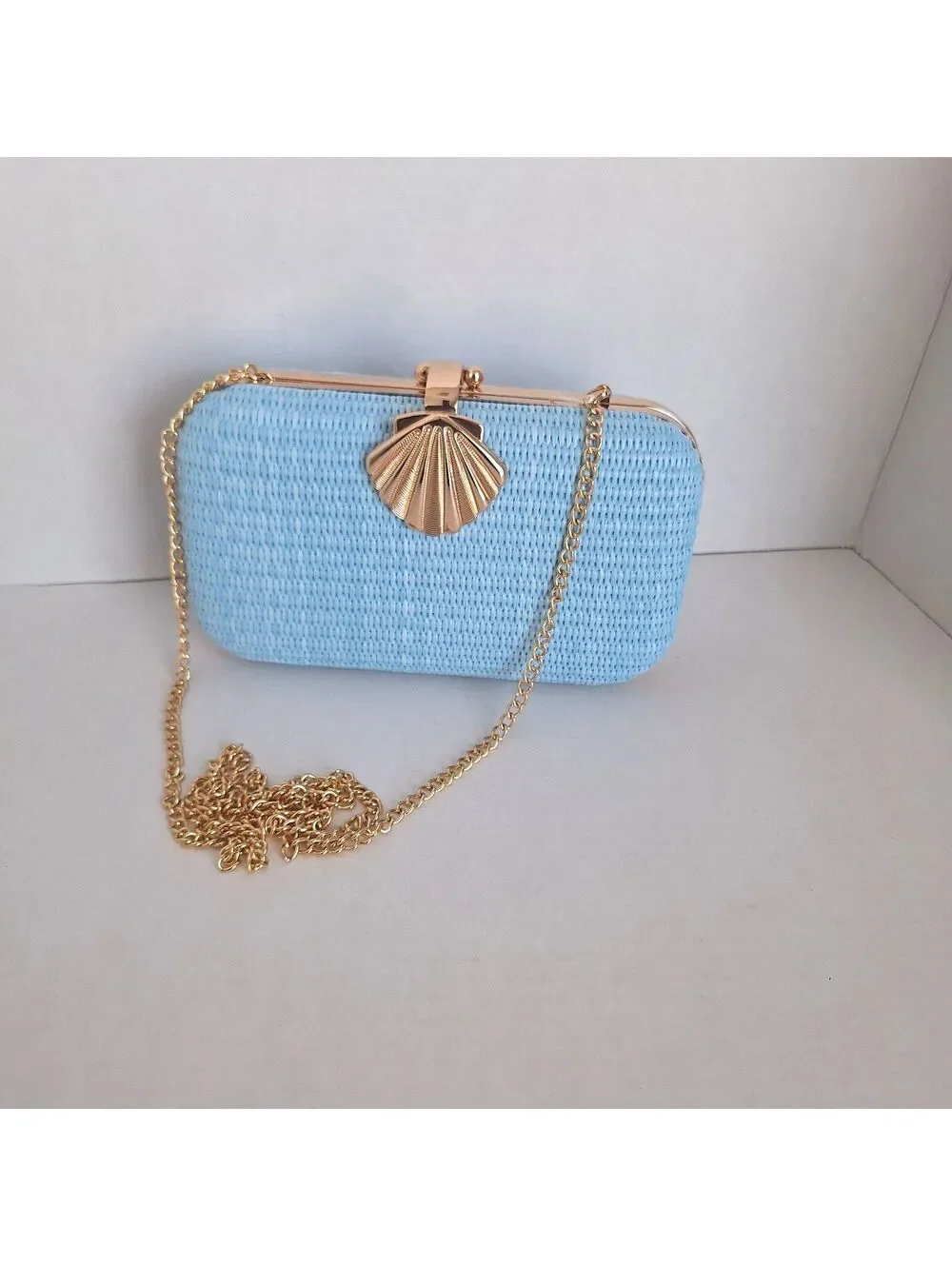 NWT Tommy Bahama Light Blue Woven Shell Clasp Clutch Handbag W Gold Chain Strap